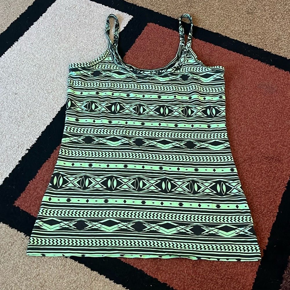 💚✨Aztec fun print women’s tank top / size M (7-9) / No boundaries